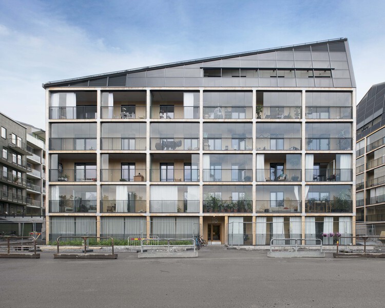 BrofästetApartmentBuilding / Dinelljohansson-外装写真、バルコニー
