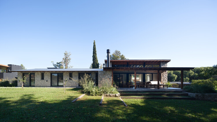 Marayui House / PBS Arquitectos -Image1 of 30