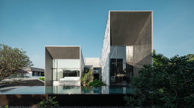 Mirin House / Ayutt and Associates Design -Image 1 of 47