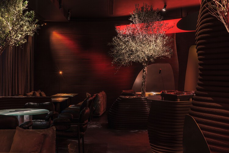 Myata Platinum Lounge and Restaurant / DA Bureau-インテリア写真、照明、椅子
