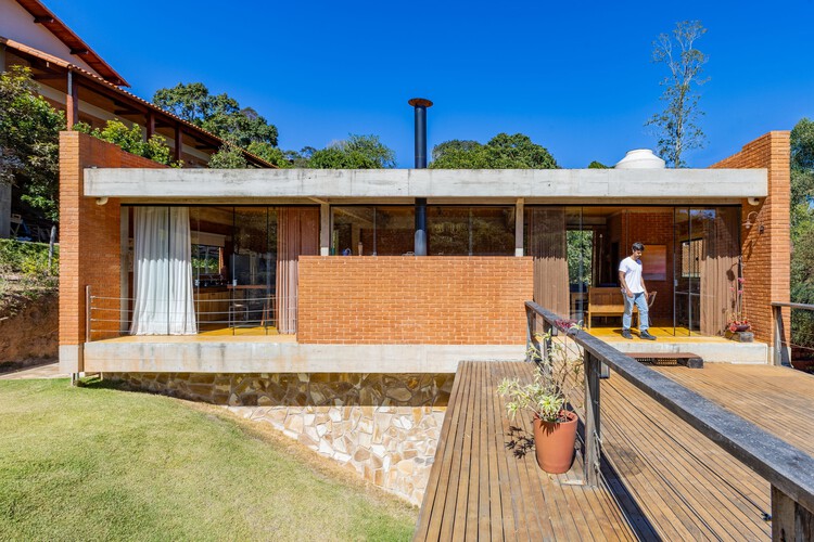 vila doaçude / entremeios arquiteturaの家 - 外観写真、木、レンガ