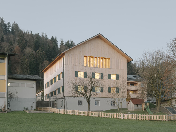 コミュニティセンターLangen Bei Bregenz / Mwarchitekten-外観写真、窓、ファサード