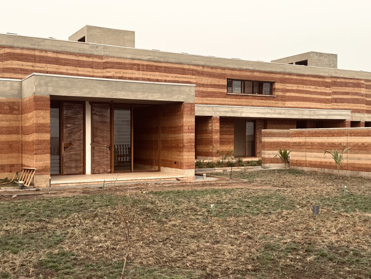 バマハウス / l'Africaine d'Architecture-外観写真、木、レンガ