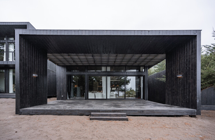 Puertecillo House / Reba Studio-外装写真、木材、コンクリート